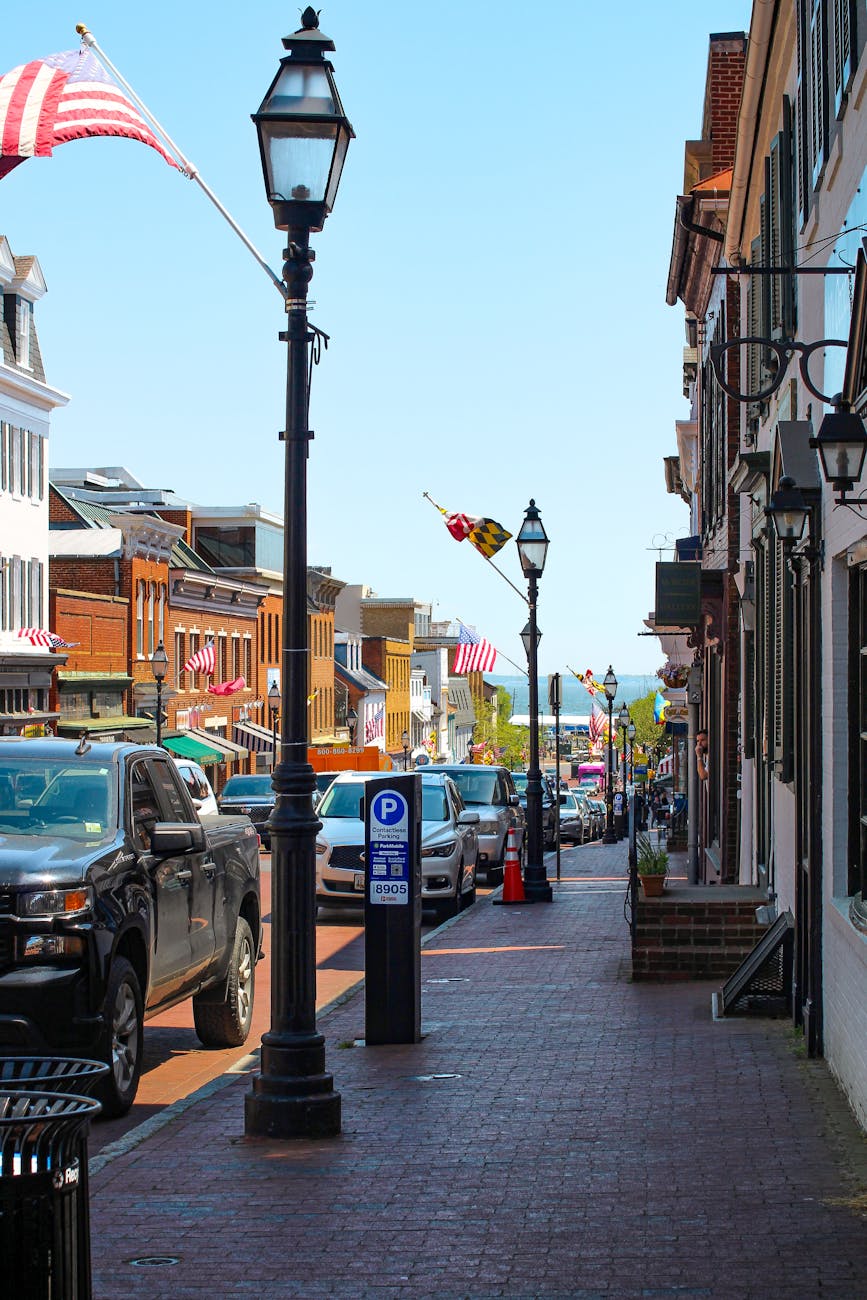 charming street view of downtown annapolis